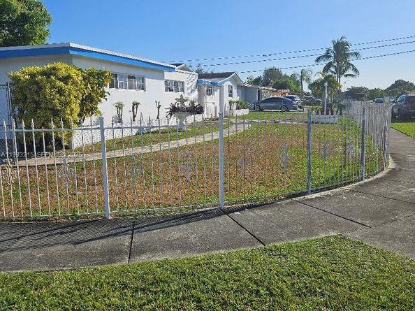 17601 SW 108th Ct, Miami FL 33157