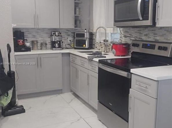 15210 NW 28th Pl, Miami Gardens FL 33054