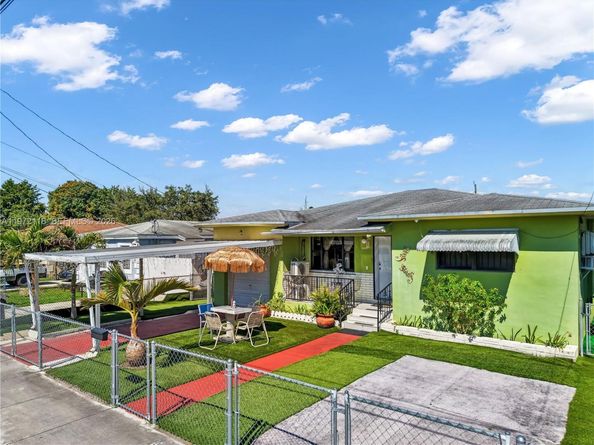 3049 NW 51st St, Miami FL 33142