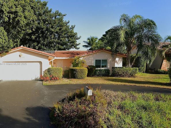 8535 NW 25th Pl, Coral Springs FL 33065