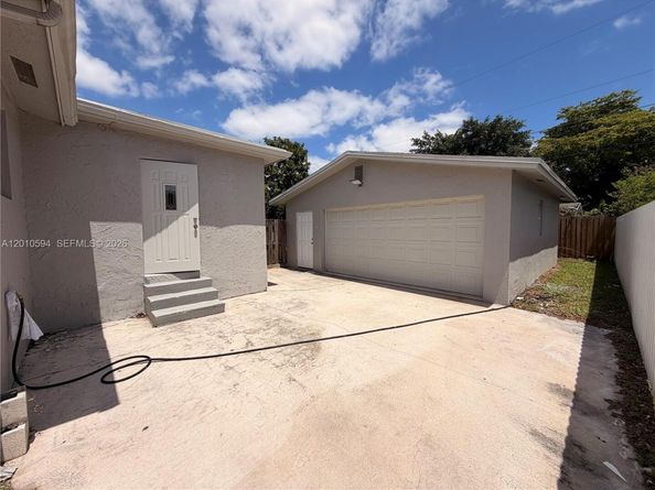 3011 N 74th Ave, Hollywood FL 33024