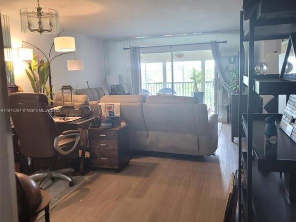 12950 SW 7th Ct 404A, Pembroke Pines FL 33027