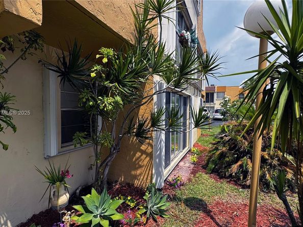 9301 SW 4th St 114E, Miami FL 33174