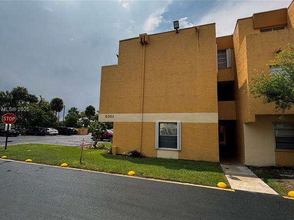 9301 SW 4th St 114E, Miami FL 33174