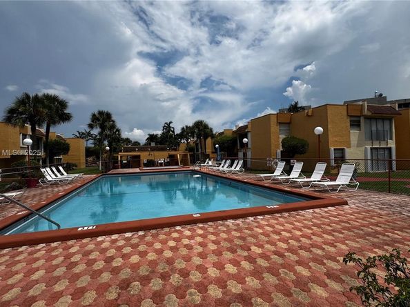 9301 SW 4th St 114E, Miami FL 33174