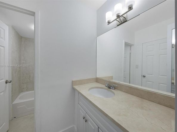 100 Lincoln Rd 626, Miami Beach FL 33139