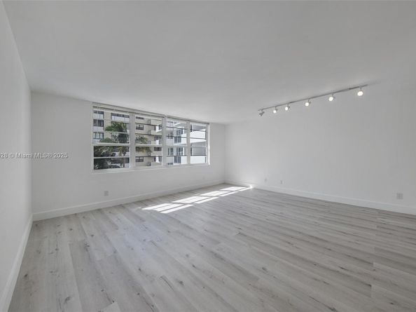 100 Lincoln Rd 626, Miami Beach FL 33139