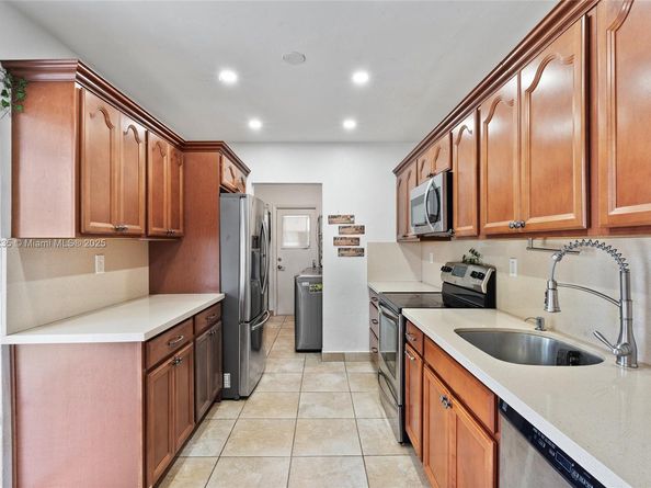 10610 SW 200th St, Cutler Bay FL 33157