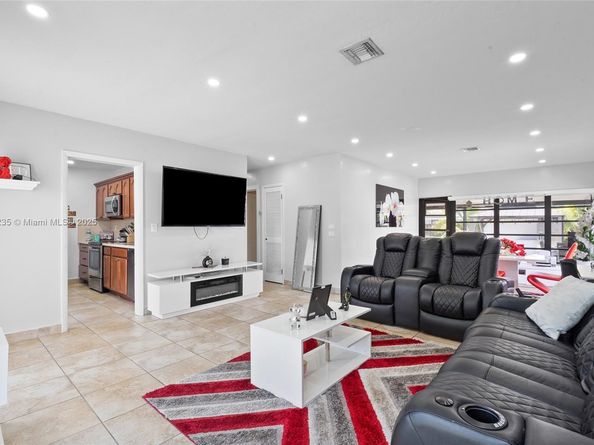 10610 SW 200th St, Cutler Bay FL 33157