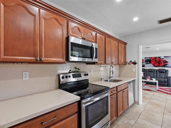 10610 SW 200th St, Cutler Bay FL 33157