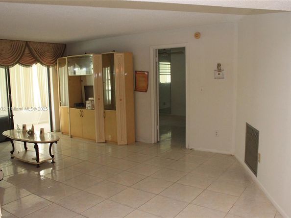 4090 NW 42nd Ave 106, Lauderdale Lakes FL 33319