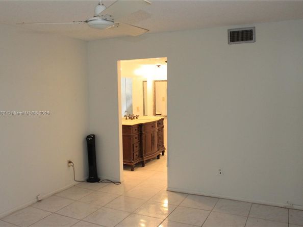 4090 NW 42nd Ave 106, Lauderdale Lakes FL 33319