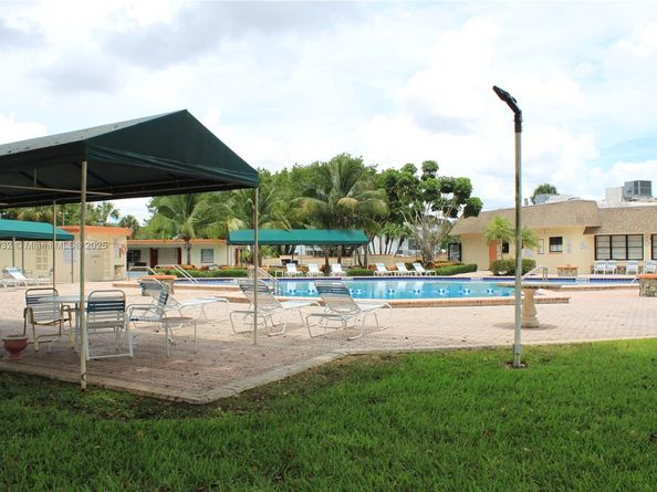 4090 NW 42nd Ave 106, Lauderdale Lakes FL 33319