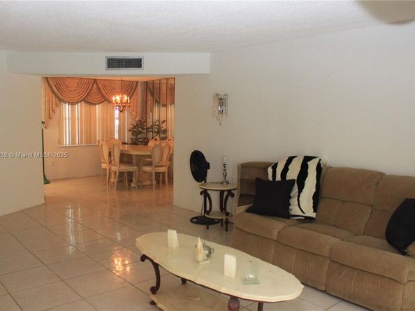 4090 NW 42nd Ave 106, Lauderdale Lakes FL 33319