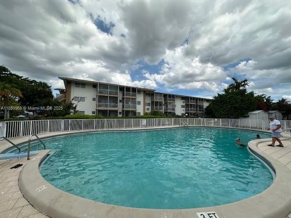 16701 NE 13th Ave 102, Miami FL 33162
