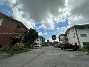 16701 NE 13th Ave 102, Miami FL 33162