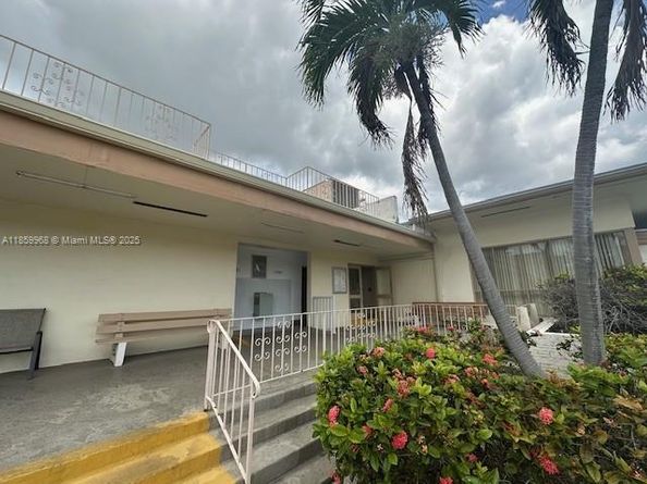 16701 NE 13th Ave 102, Miami FL 33162