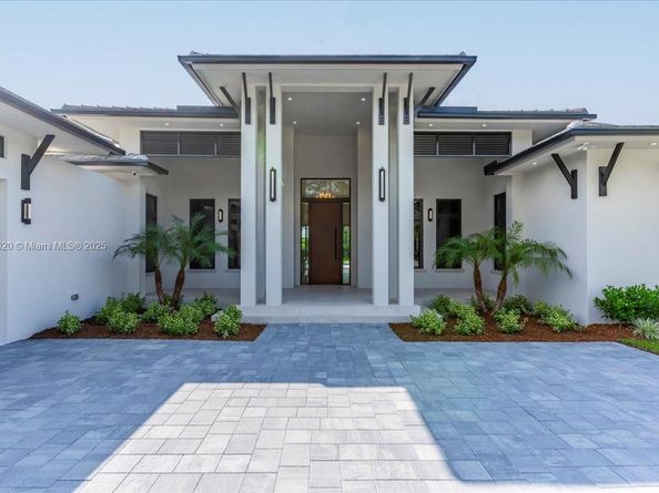 7110 SW 82 ave, Miami FL 33143