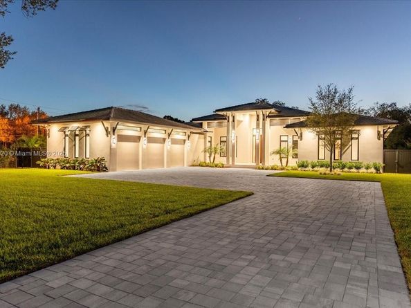 7110 SW 82 ave, Miami FL 33143