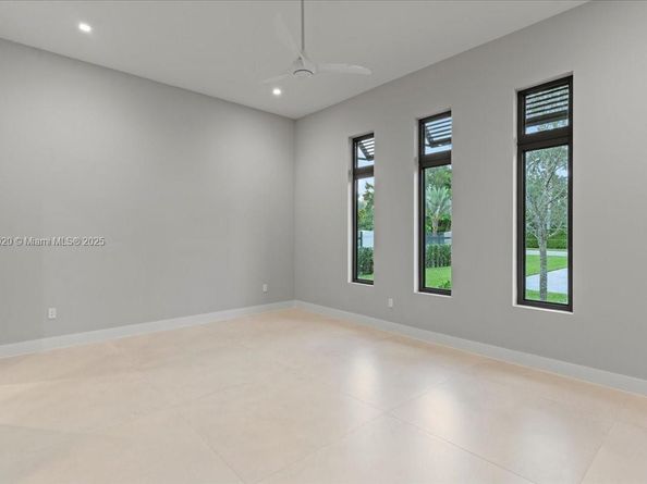 7110 SW 82 ave, Miami FL 33143