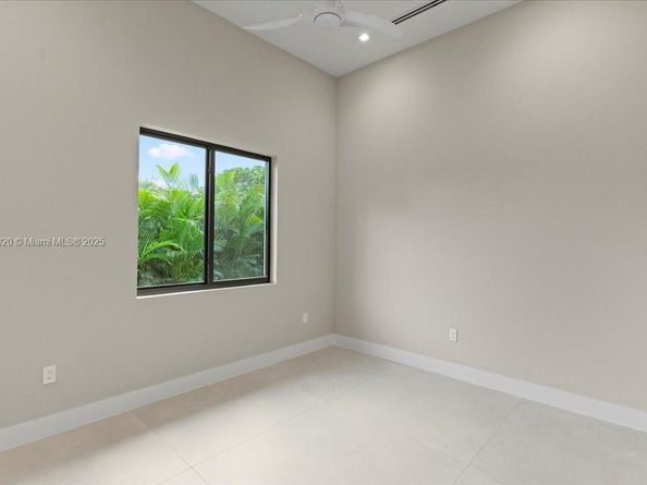 7110 SW 82 ave, Miami FL 33143