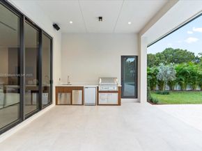 7110 SW 82 ave, Miami FL 33143