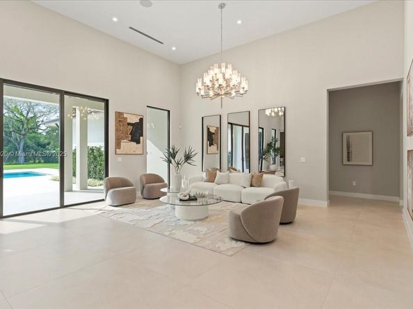 7110 SW 82 ave, Miami FL 33143