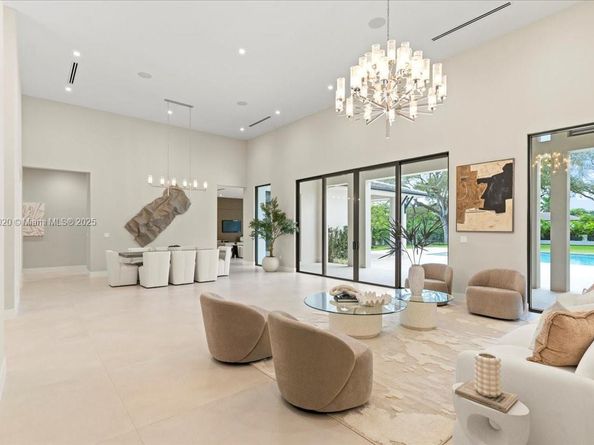 7110 SW 82 ave, Miami FL 33143