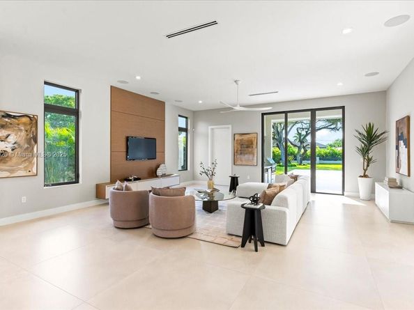 7110 SW 82 ave, Miami FL 33143