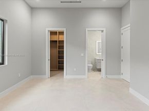 7110 SW 82 ave, Miami FL 33143