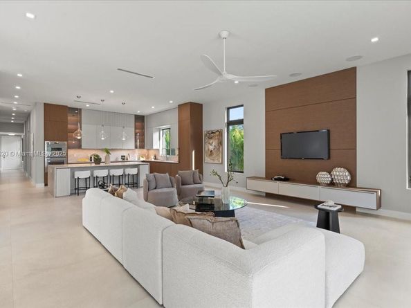 7110 SW 82 ave, Miami FL 33143