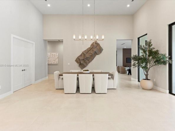 7110 SW 82 ave, Miami FL 33143