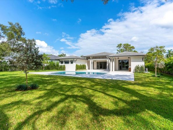 7110 SW 82 ave, Miami FL 33143