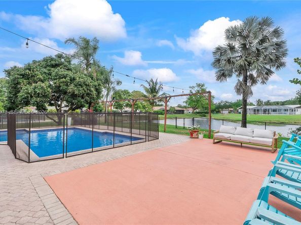 3851 NW 100th Ave, Coral Springs FL 33065