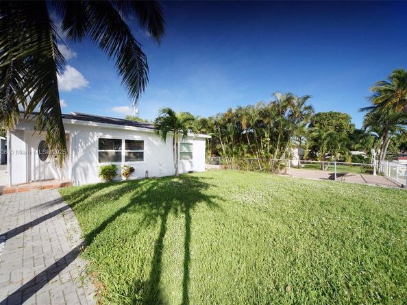 621 Hudson Rd, West Palm Beach FL 33405