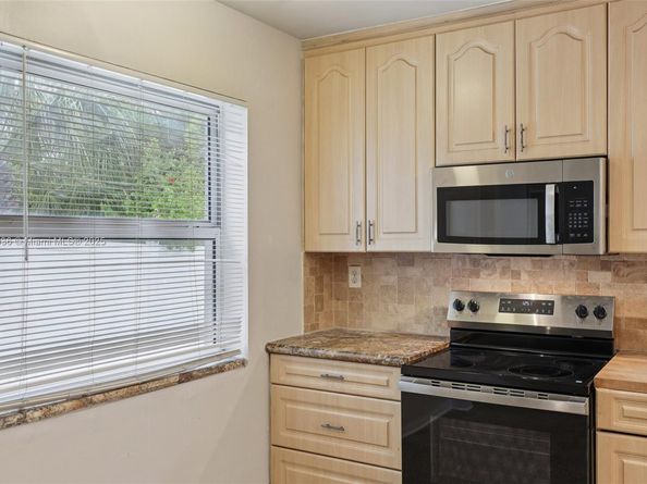 1213 NE 13th St, Fort Lauderdale FL 33304