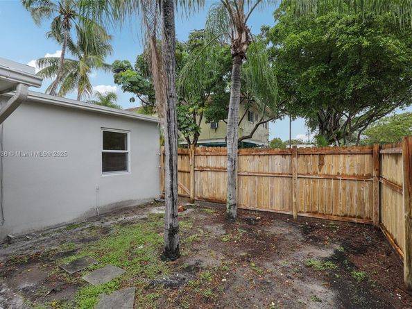 1213 NE 13th St, Fort Lauderdale FL 33304
