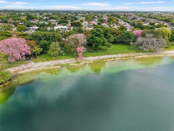 19494 NW 61st Ave, Hialeah FL 33015