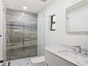 19494 NW 61st Ave, Hialeah FL 33015