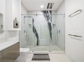 19494 NW 61st Ave, Hialeah FL 33015