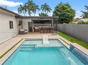 19494 NW 61st Ave, Hialeah FL 33015