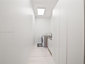 19494 NW 61st Ave, Hialeah FL 33015