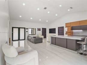 19494 NW 61st Ave, Hialeah FL 33015