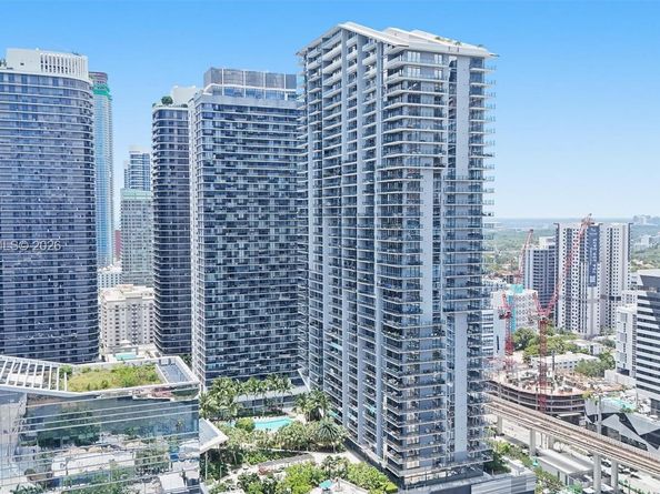 88 SW 7th St 2307, Miami FL 33130