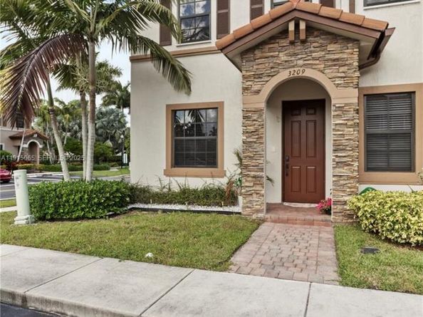 3209 SE 4th Ct, Homestead FL 33033