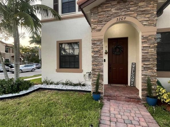 3209 SE 4th Ct, Homestead FL 33033