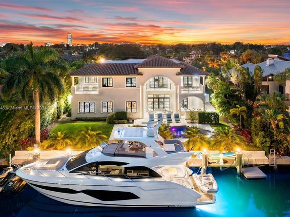 631 Hibiscus Dr, Hallandale Beach FL 33009