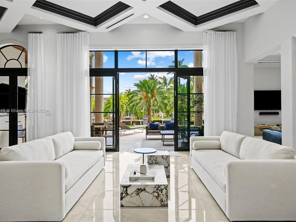 631 Hibiscus Dr, Hallandale Beach FL 33009