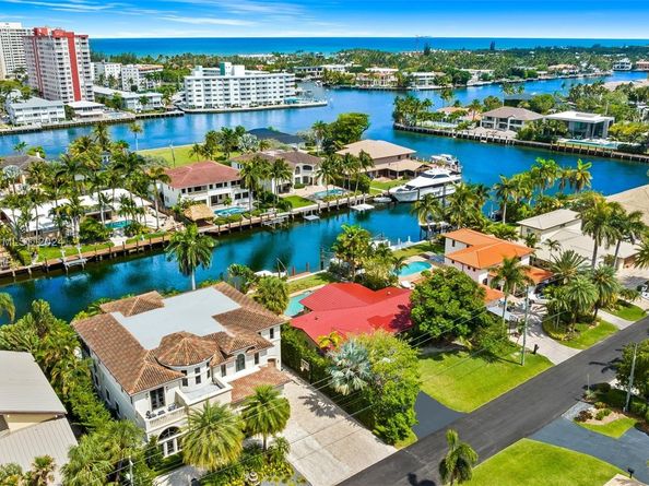 631 Hibiscus Dr, Hallandale Beach FL 33009