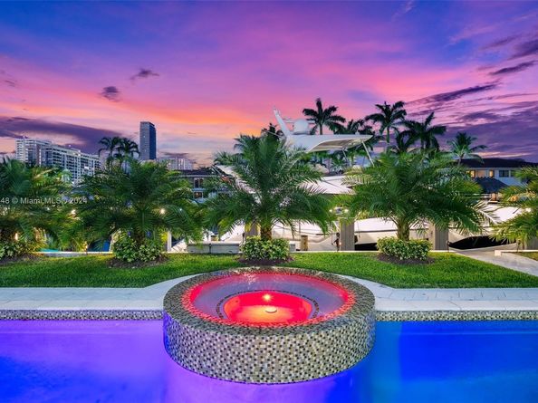 631 Hibiscus Dr, Hallandale Beach FL 33009